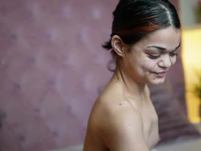 MaiaMini's BongaCams show and profile