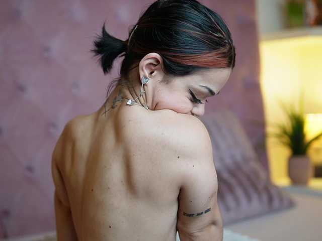 MaiaMini's BongaCams show and profile