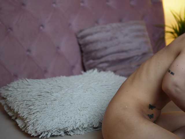 MaiaMini's BongaCams show and profile