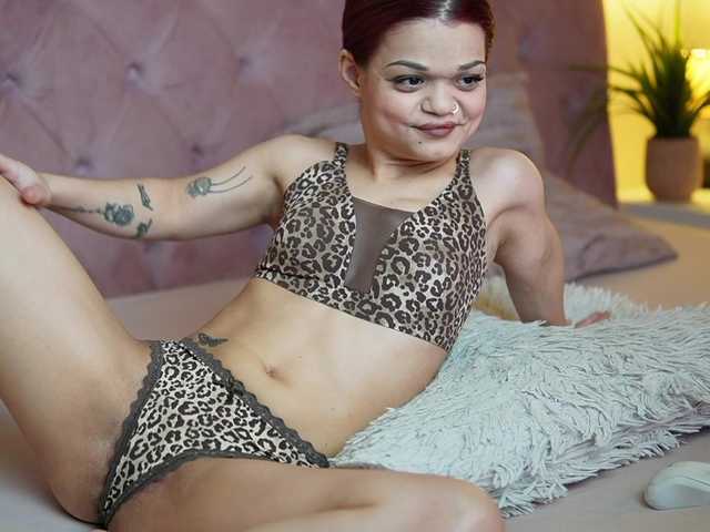 MaiaMini's BongaCams show and profile