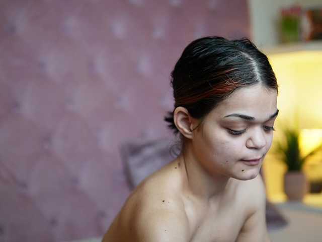 MaiaMini's BongaCams show and profile