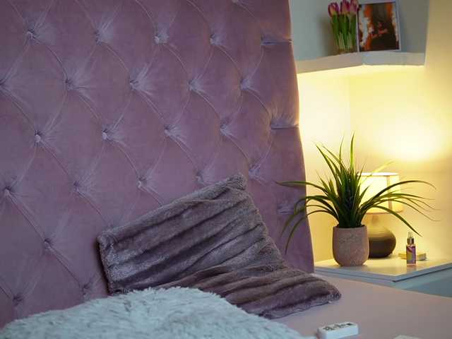 MaiaMini's BongaCams show and profile