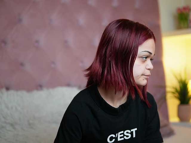 MaiaMini's BongaCams show and profile