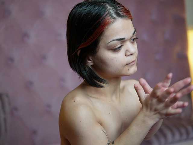 MaiaMini's BongaCams show and profile