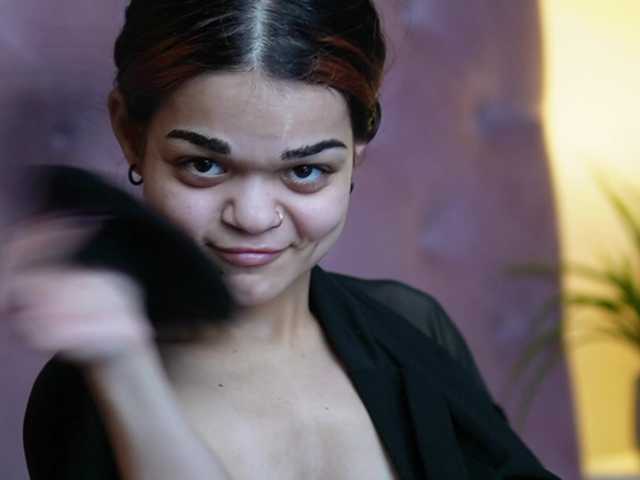 MaiaMini's BongaCams show and profile