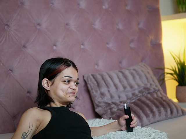 MaiaMini's BongaCams show and profile