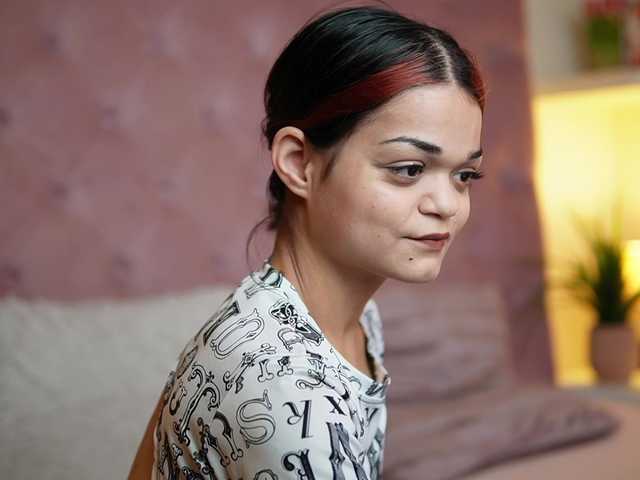 MaiaMini's BongaCams show and profile