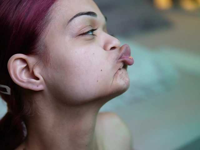 MaiaMini's BongaCams show and profile