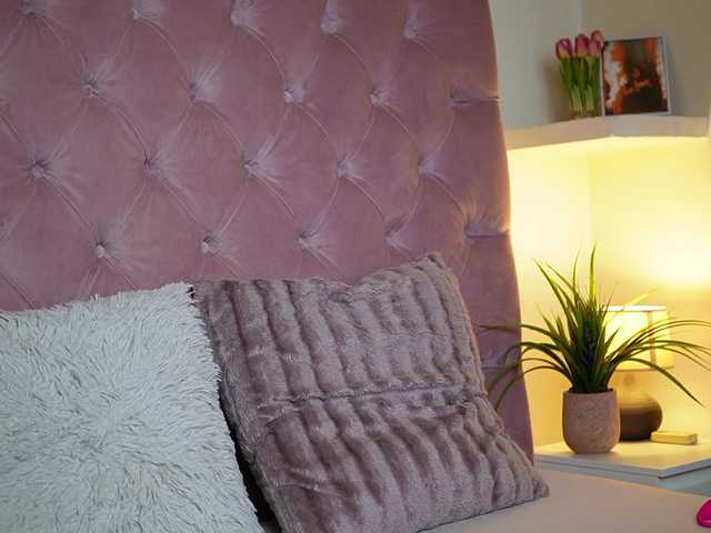 MaiaMini's BongaCams show and profile