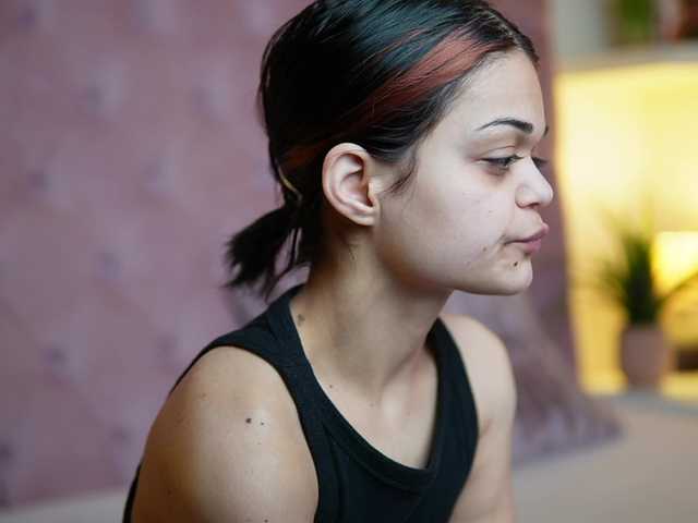 MaiaMini's BongaCams show and profile