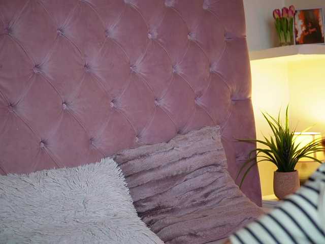 MaiaMini's BongaCams show and profile