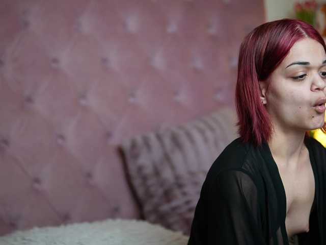 MaiaMini's BongaCams show and profile