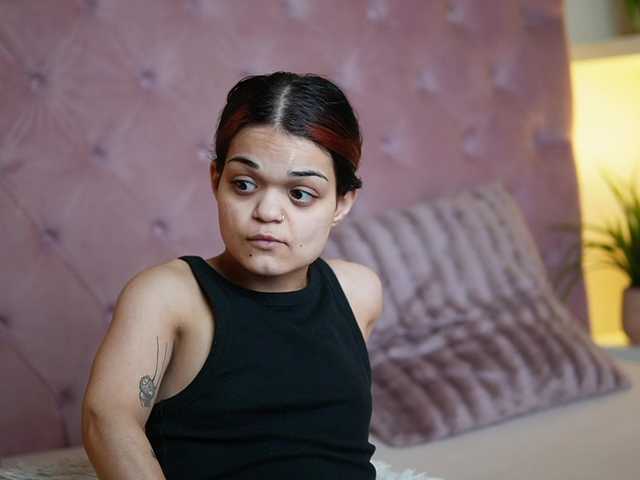 MaiaMini's BongaCams show and profile