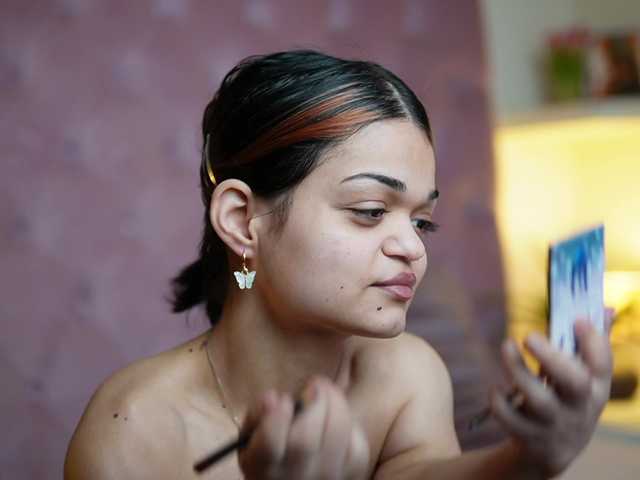 MaiaMini's BongaCams show and profile