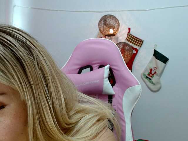 nanis-milf's BongaCams show and profile