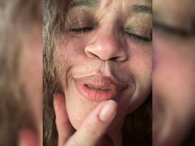 Candela-lat's BongaCams show and profile