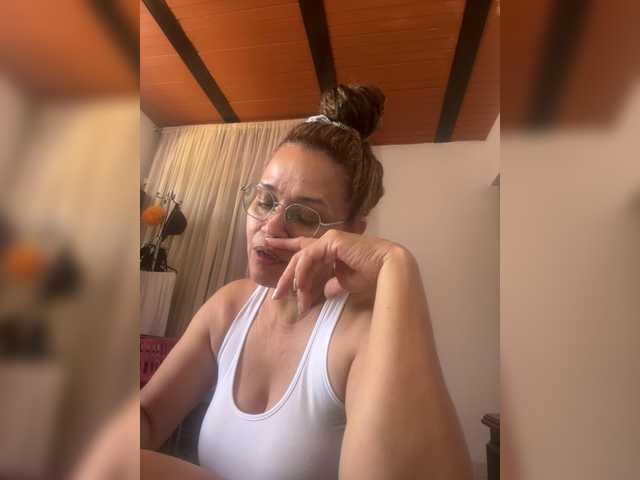 Candela-lat's BongaCams show and profile