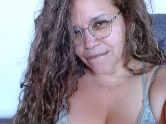 Candela-lat's BongaCams show and profile