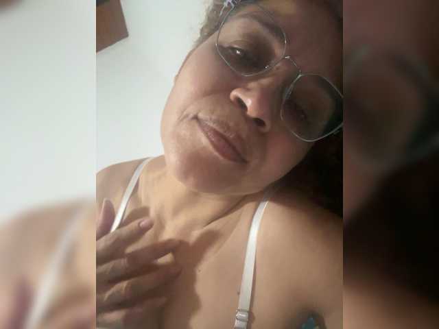 Candela-lat's BongaCams show and profile