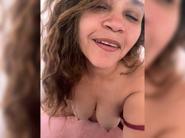 Candela-lat's BongaCams show and profile