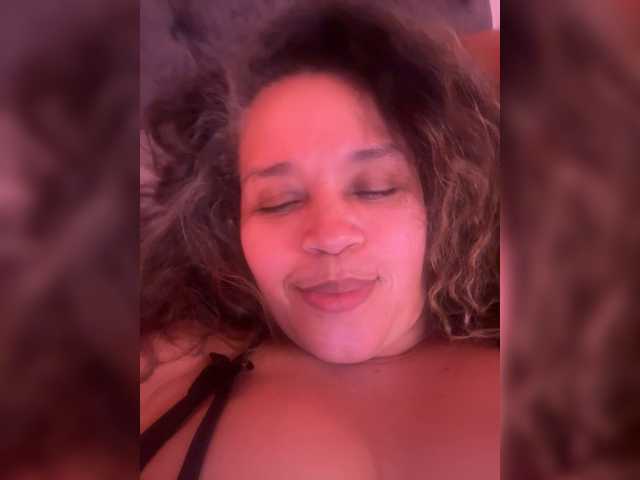 Candela-lat's BongaCams show and profile