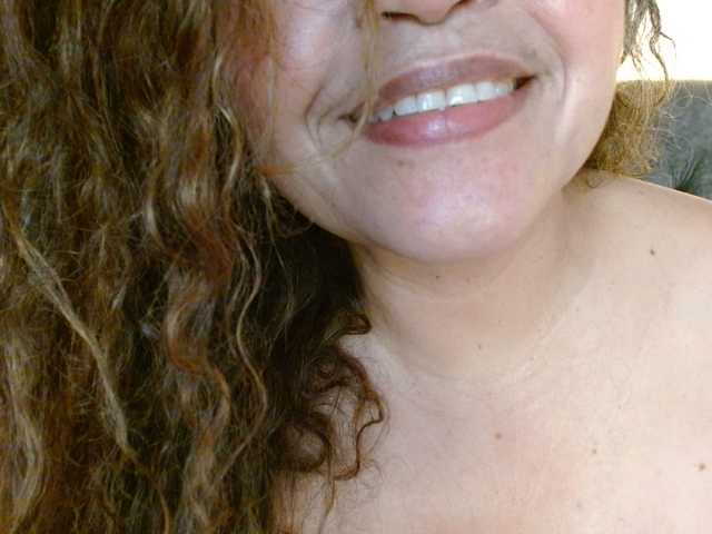 Candela-lat's BongaCams show and profile