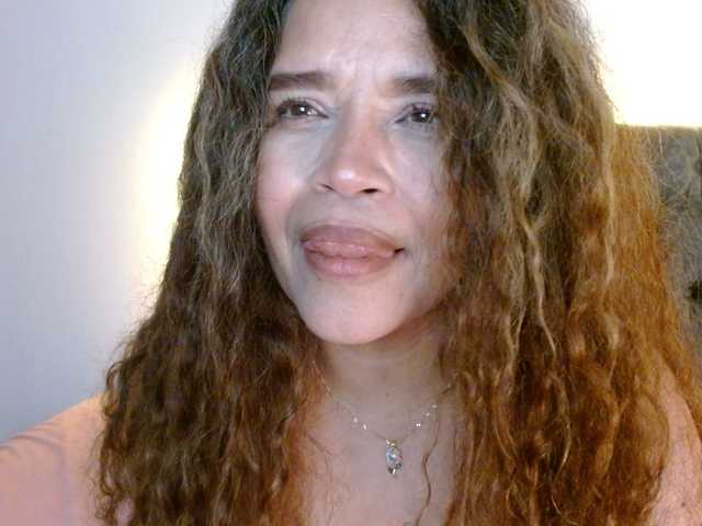 Candela-lat's BongaCams show and profile