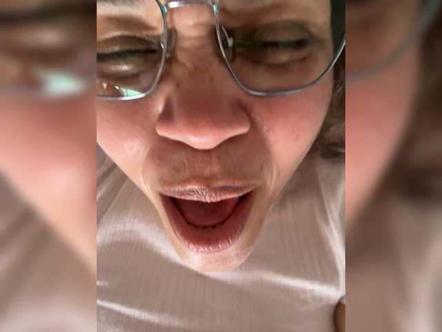 Candela-lat's BongaCams show and profile