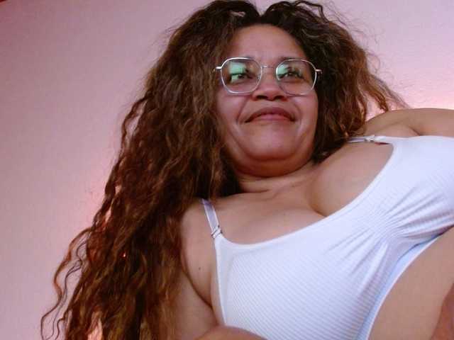 Candela-lat's BongaCams show and profile