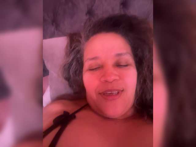 Candela-lat's BongaCams show and profile