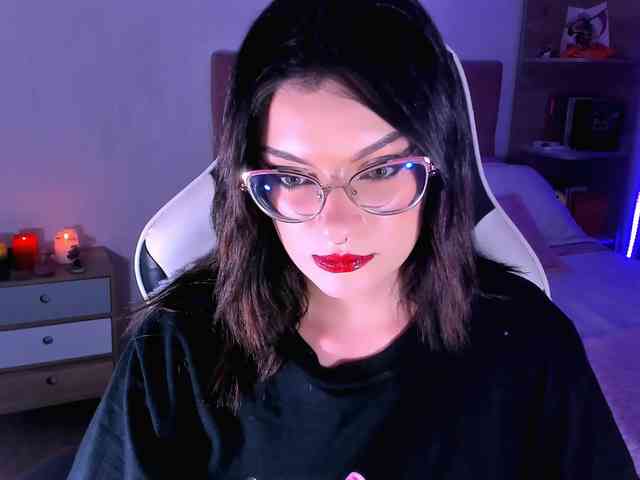 OphelianaRose webcam
