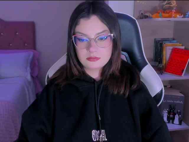 OphelianaRose webcam