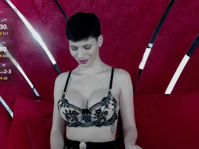 RoxxyRouge's BongaCams show and profile