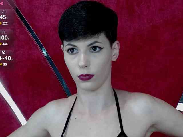 RoxxyRouge webcam