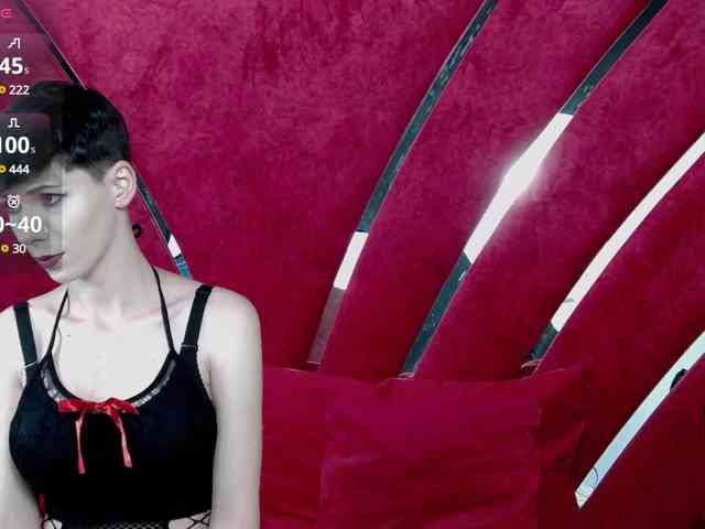 RoxxyRouge webcam
