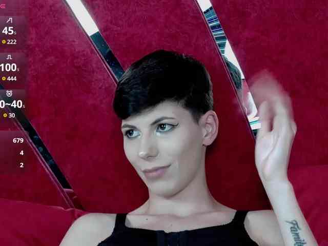 RoxxyRouge webcam