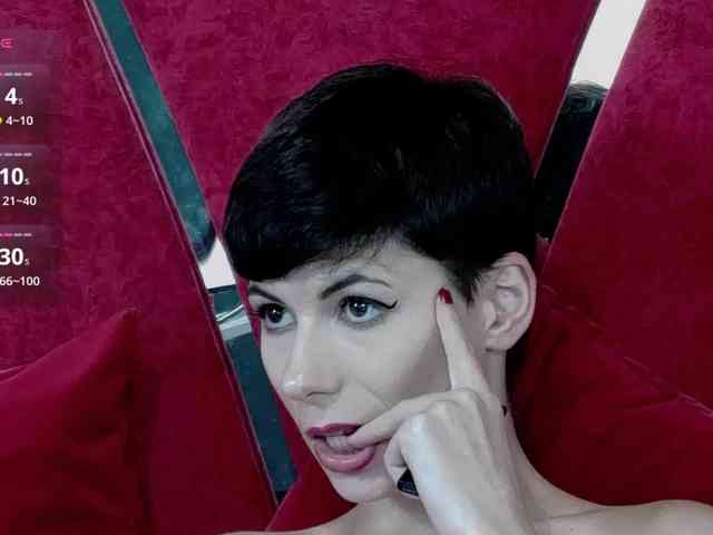 RoxxyRouge webcam