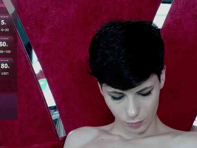 RoxxyRouge webcam