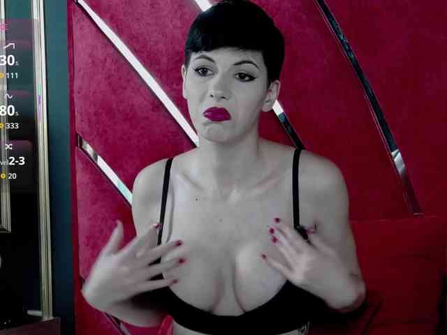 RoxxyRouge webcam