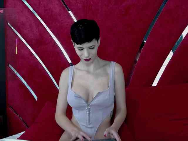 RoxxyRouge webcam