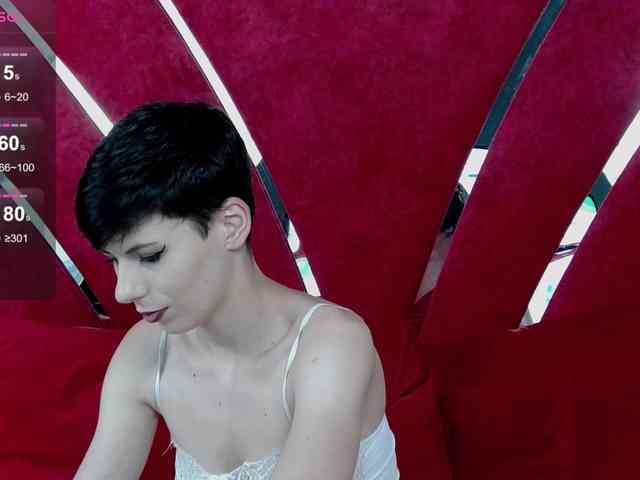 RoxxyRouge webcam