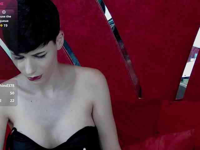 RoxxyRouge webcam