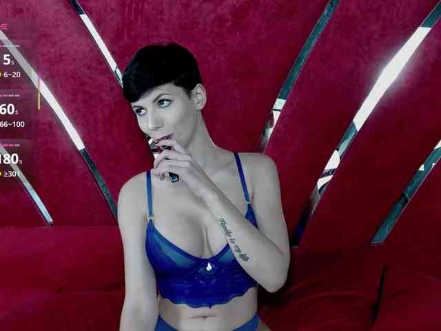 RoxxyRouge webcam