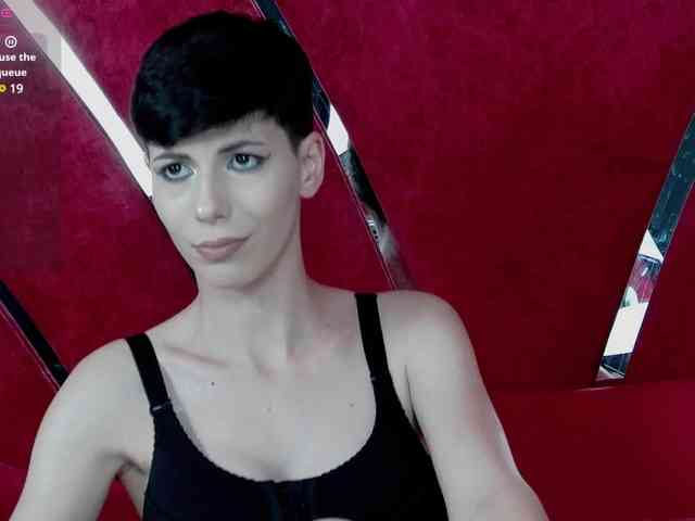 RoxxyRouge webcam
