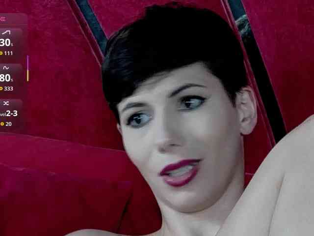 RoxxyRouge webcam