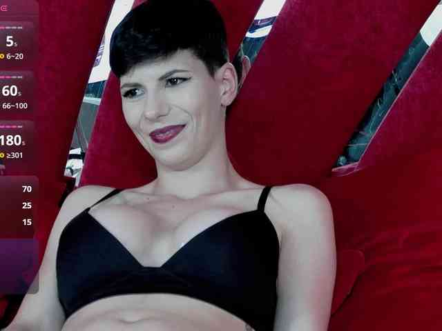 RoxxyRouge webcam
