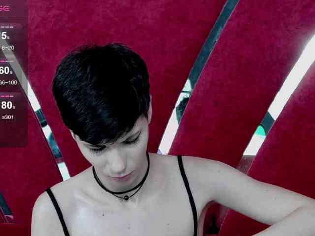 RoxxyRouge webcam