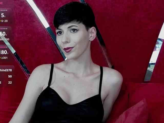 RoxxyRouge webcam