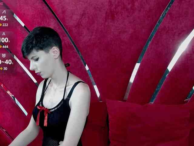 RoxxyRouge webcam