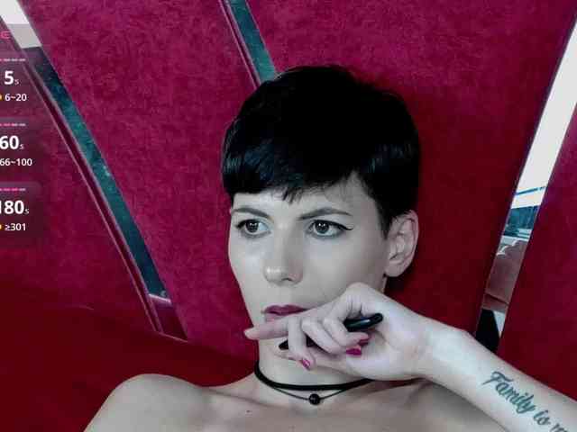 RoxxyRouge Live Webcam on BongaCams
